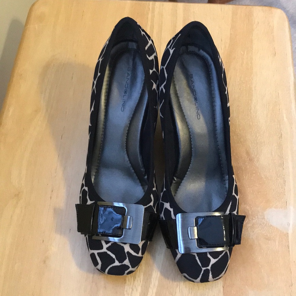 Bandolino Giraffe print women’s wedge sz 7.5